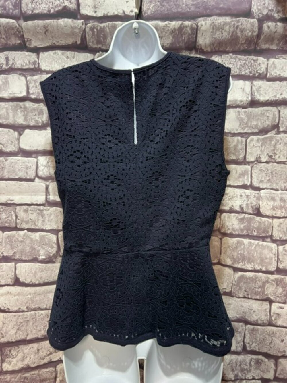 Ann Taylor Navy Sleeveless Lace Blouse Size M - Picture 4 of 6